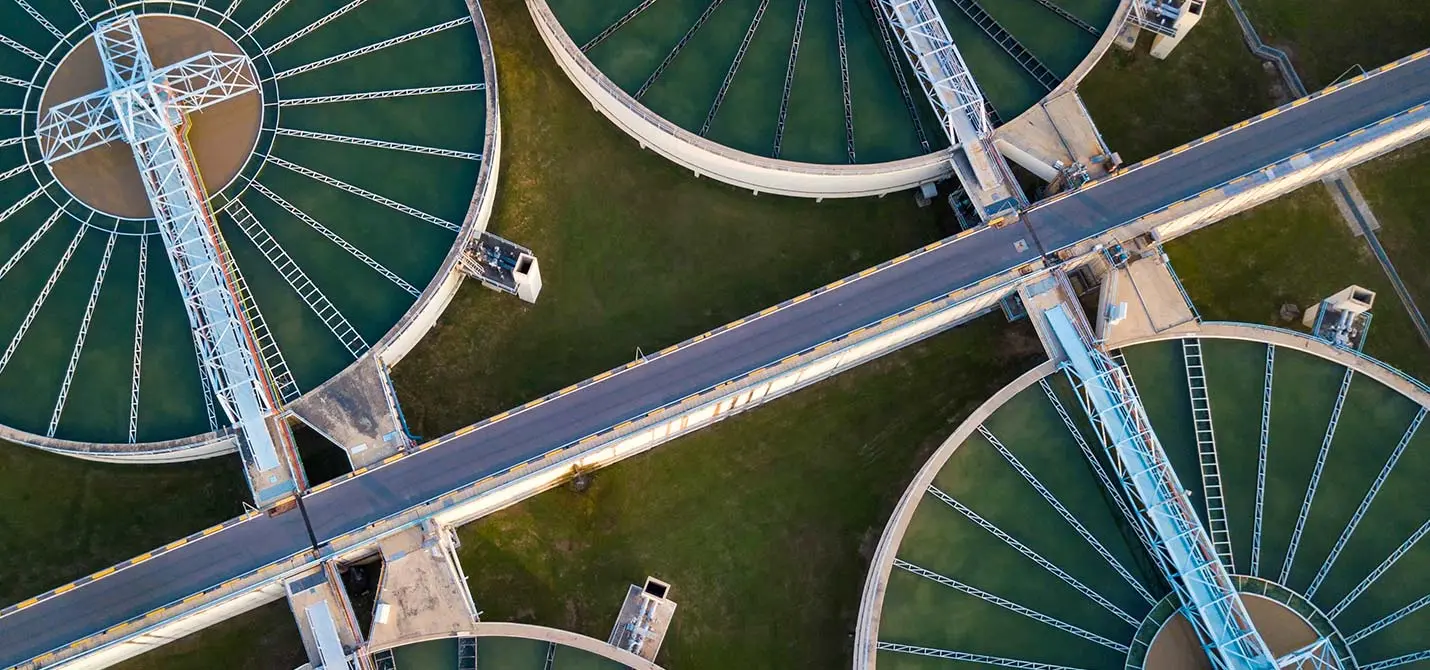 Station d’épuration collective et bassins de traitement