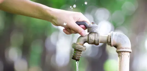 robinet d'eau de pluie pour le jardin