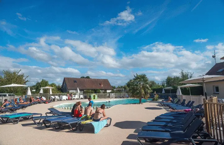 la piscine d'Aubépines