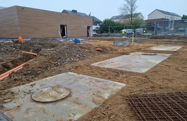 chantier cuves microstation oxyfix placée dans le sol