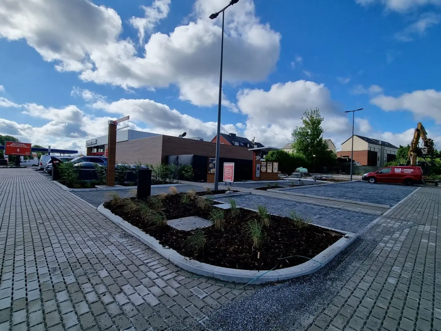 parking et bâtiment de burger king le commanditaire d'un projet avec eloy