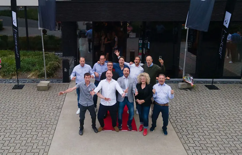 l'équipe du réseau de concessionnaires exclusifs aquarana