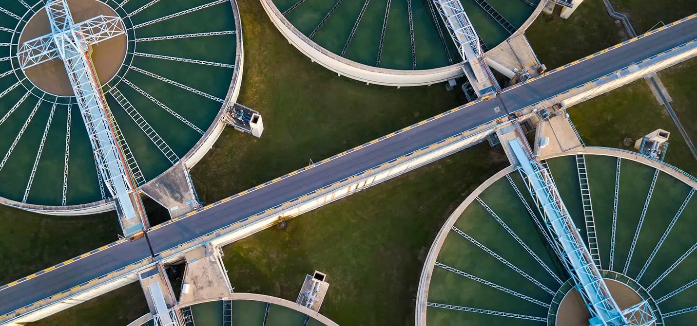 Station d’épuration collective et bassins de traitement